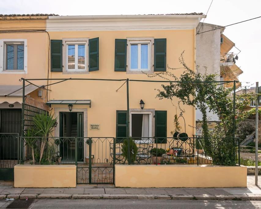 Agisilaos Apartment